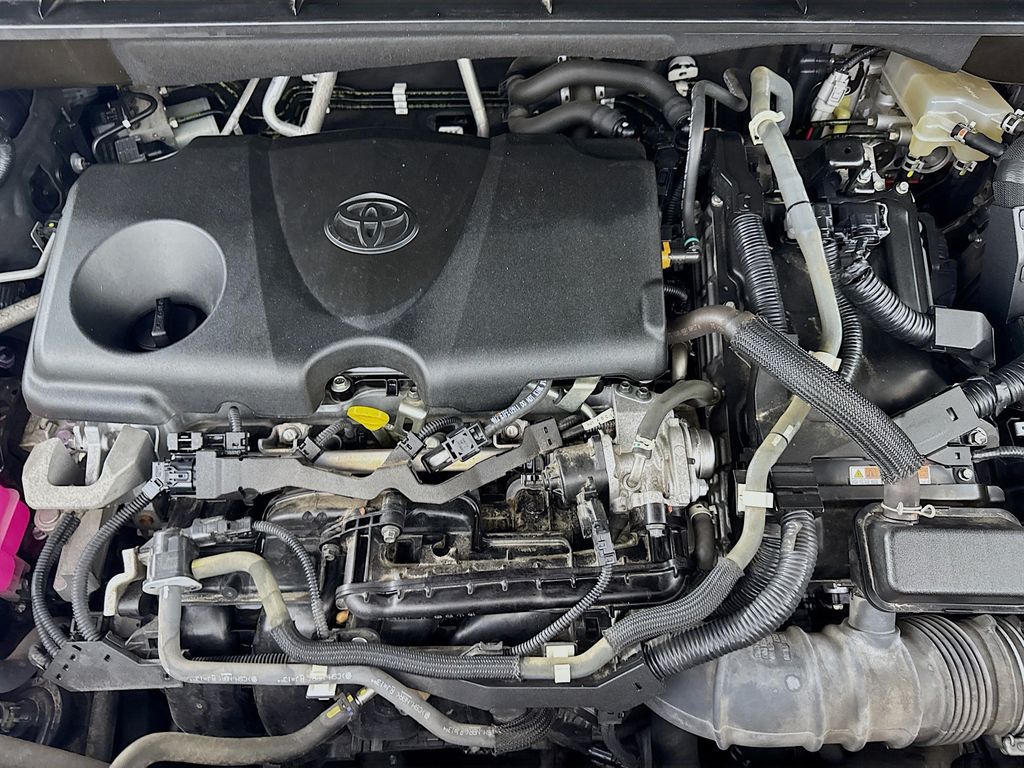 Used Car 2022 Toyota Highlander Hybrid  Limited For Sale Under $40,000 In Austin, Texas