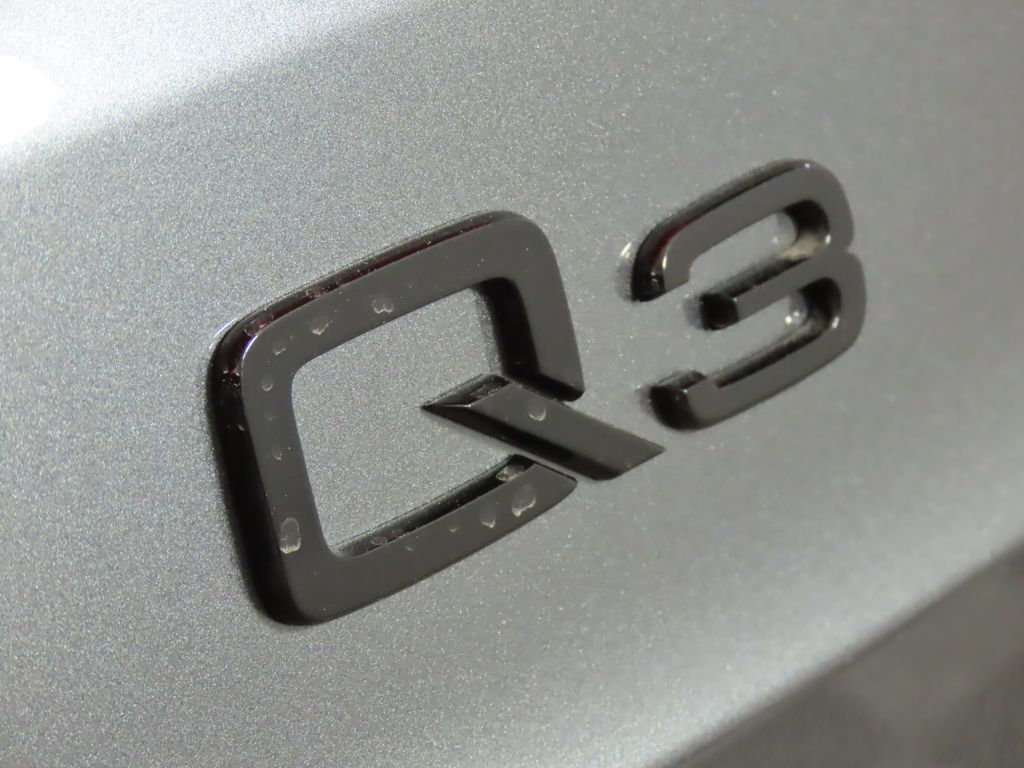 Thumbnail: 2025 Audi Q3 - 10