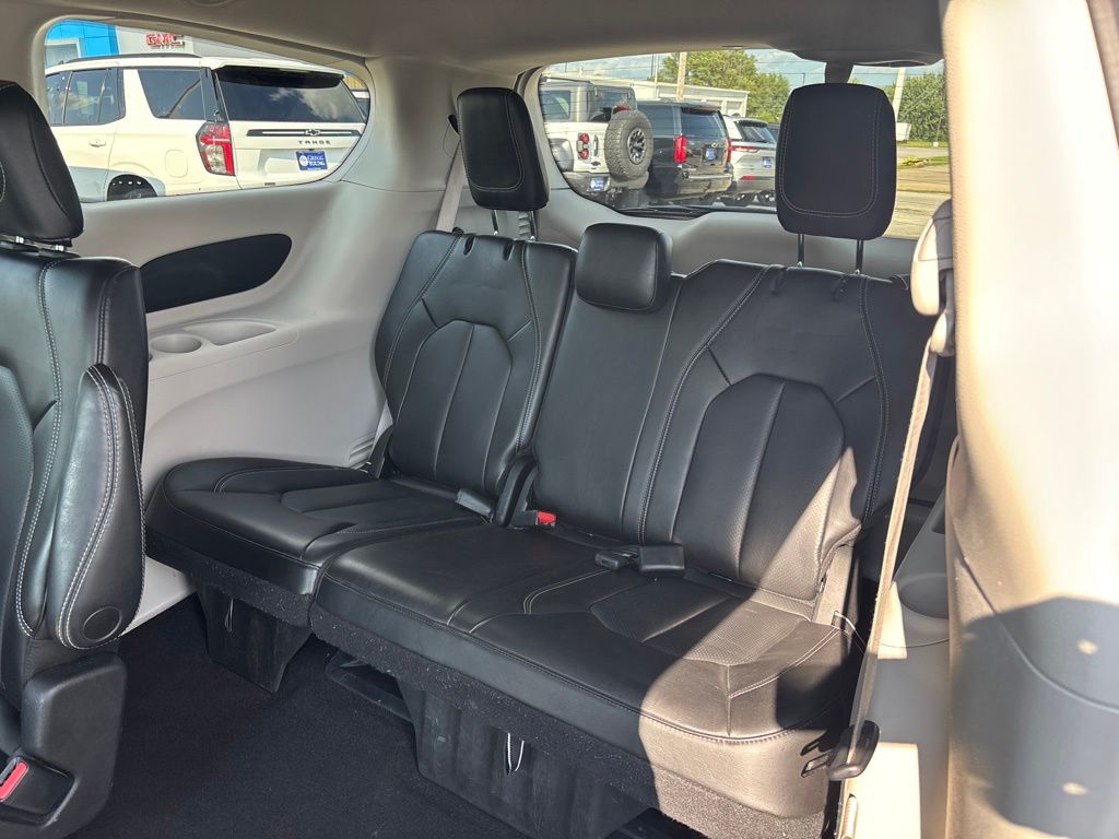 Used 2023 Chrysler Pacifica Van