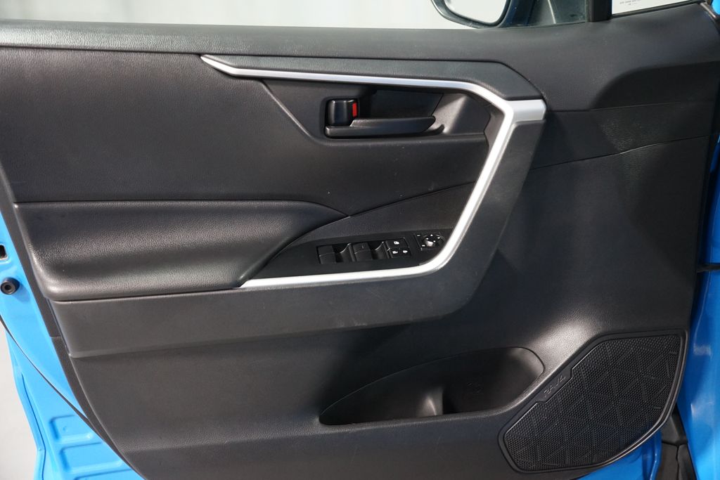 Thumbnail: 2021 Toyota RAV4 - 27