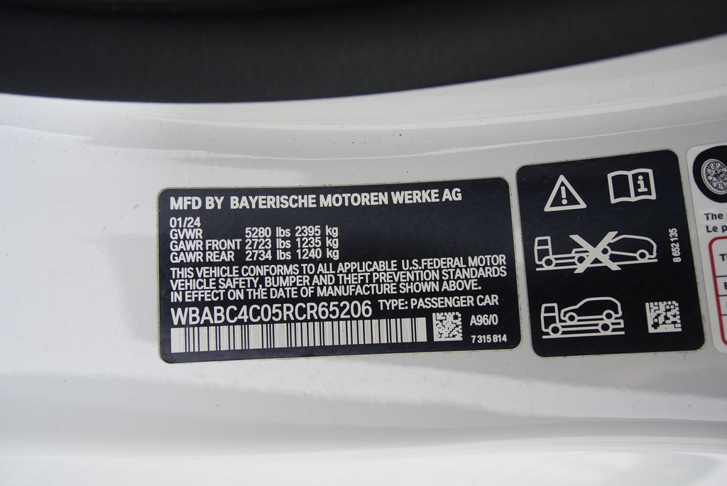 Thumbnail: 2024 BMW 8 Series - 23