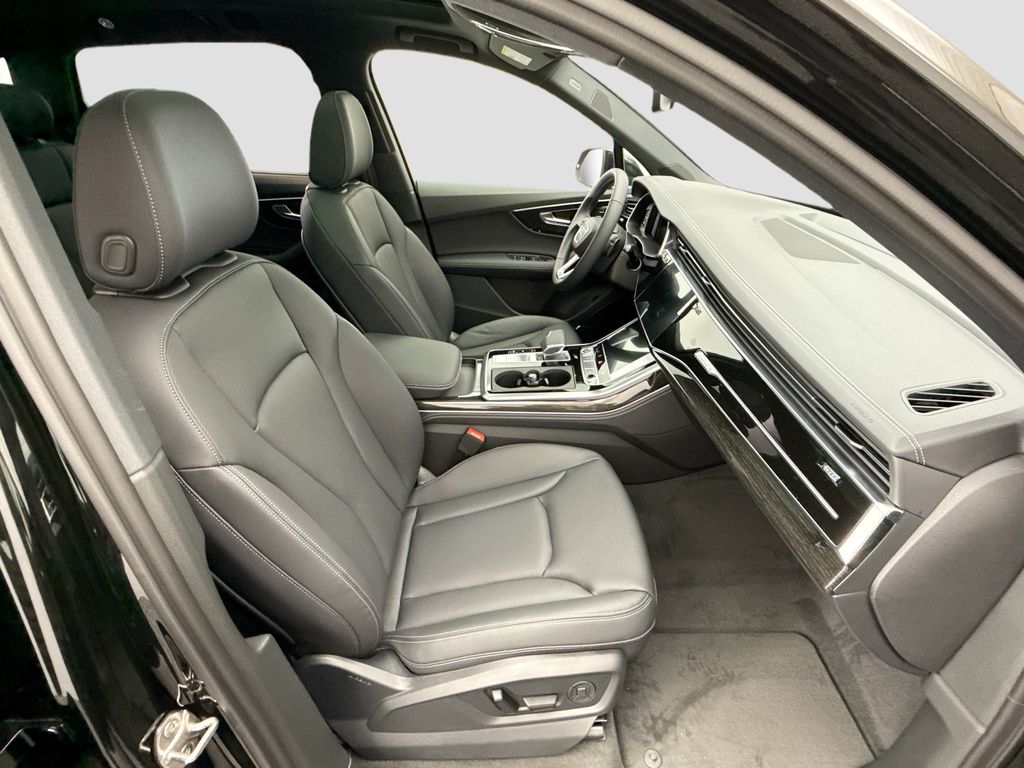 Thumbnail: 2026 Audi Q7 - 20