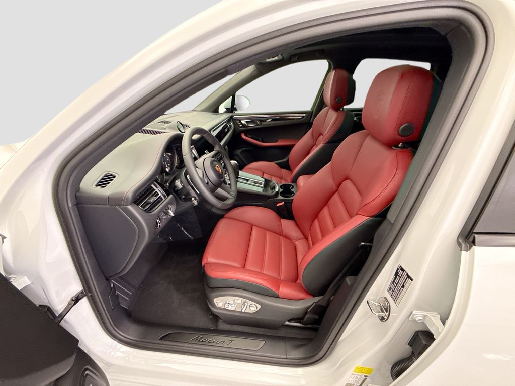 Thumbnail: 2026 Porsche Macan - 5