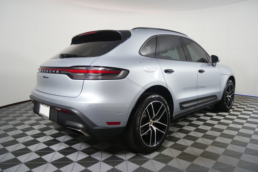 Thumbnail: 2022 Porsche Macan - 3