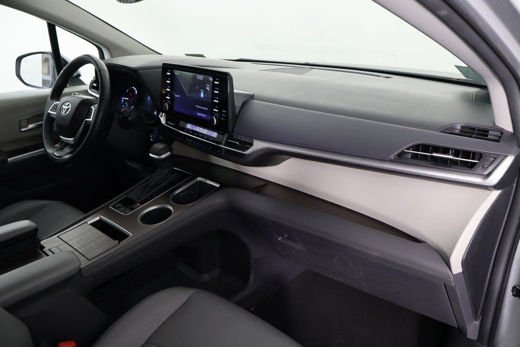 Thumbnail: 2024 Toyota Sienna - 9