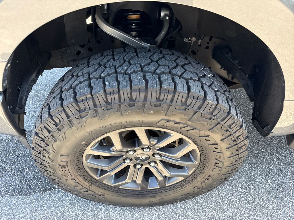 Used 2022 Gray Ford XLT w/ LIFTKIT image 11