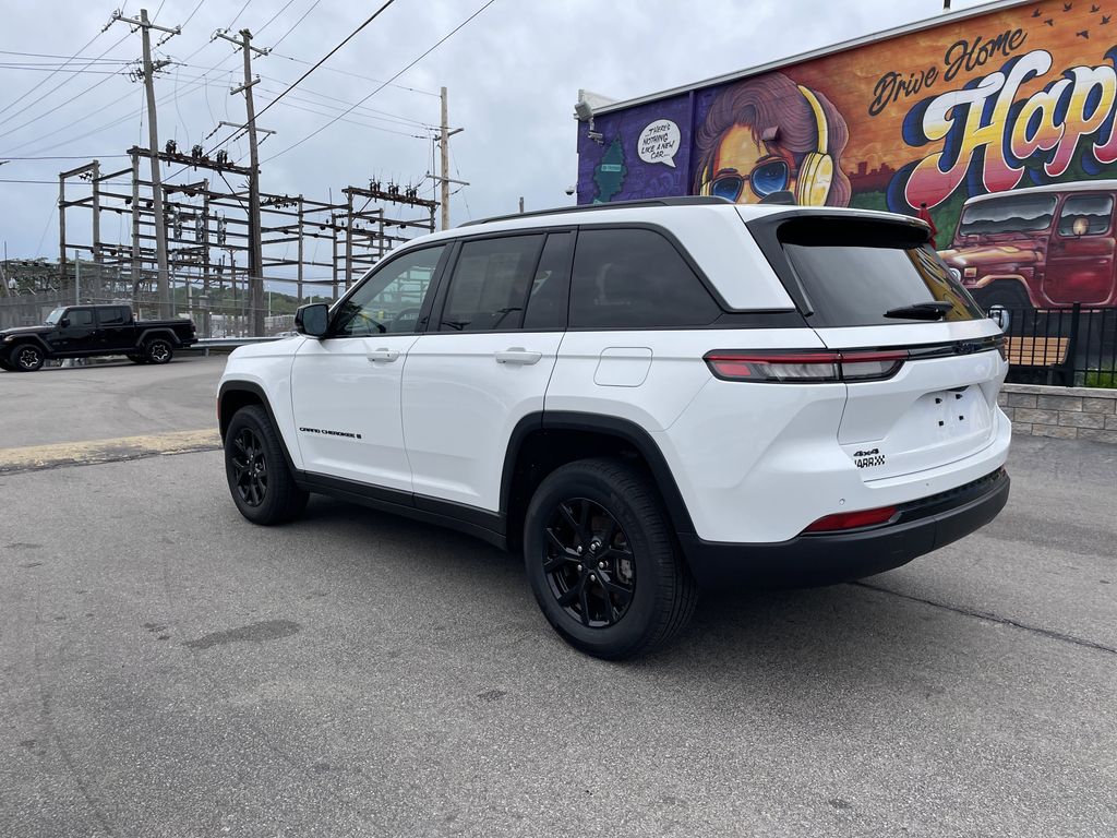 Used 2025 Jeep Grand Cherokee SUV