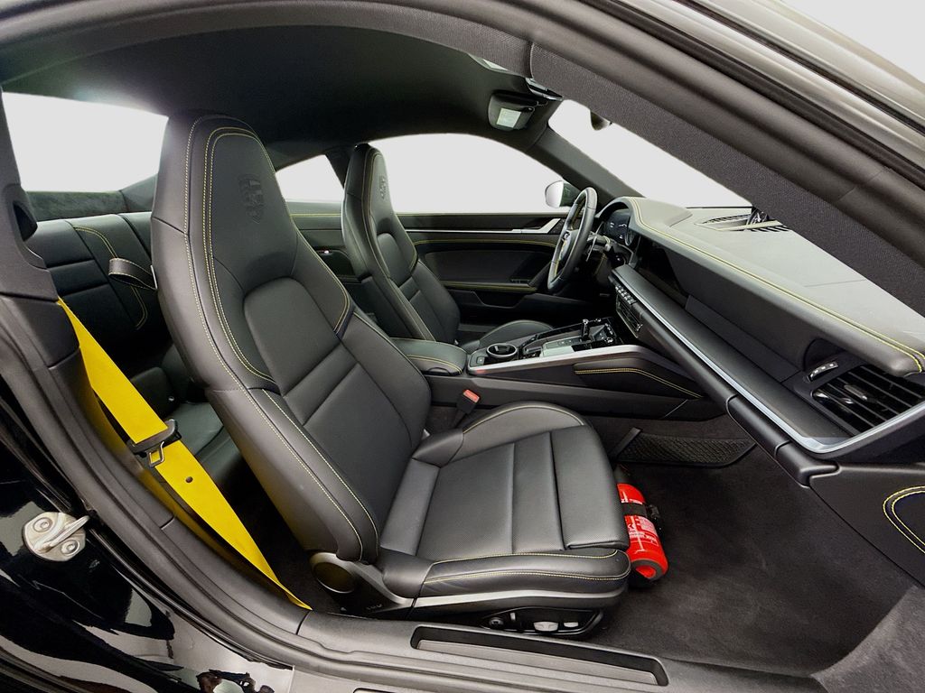 Thumbnail: 2022 Porsche 911 - 22