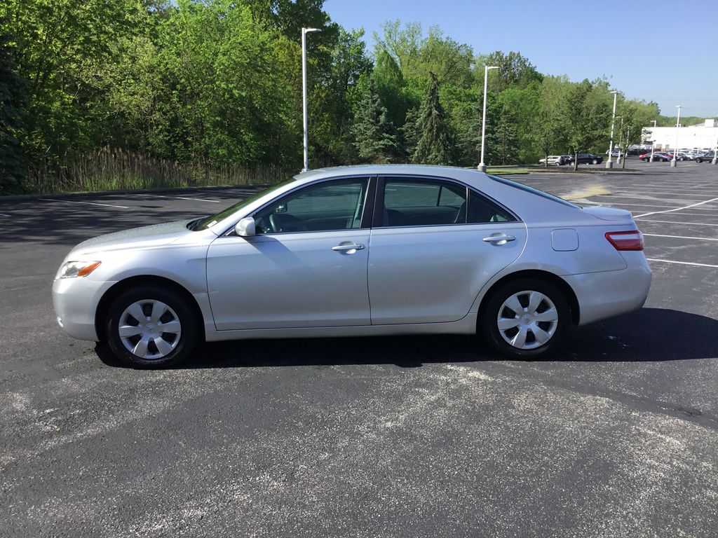 2009 Toyota Camry LE 2