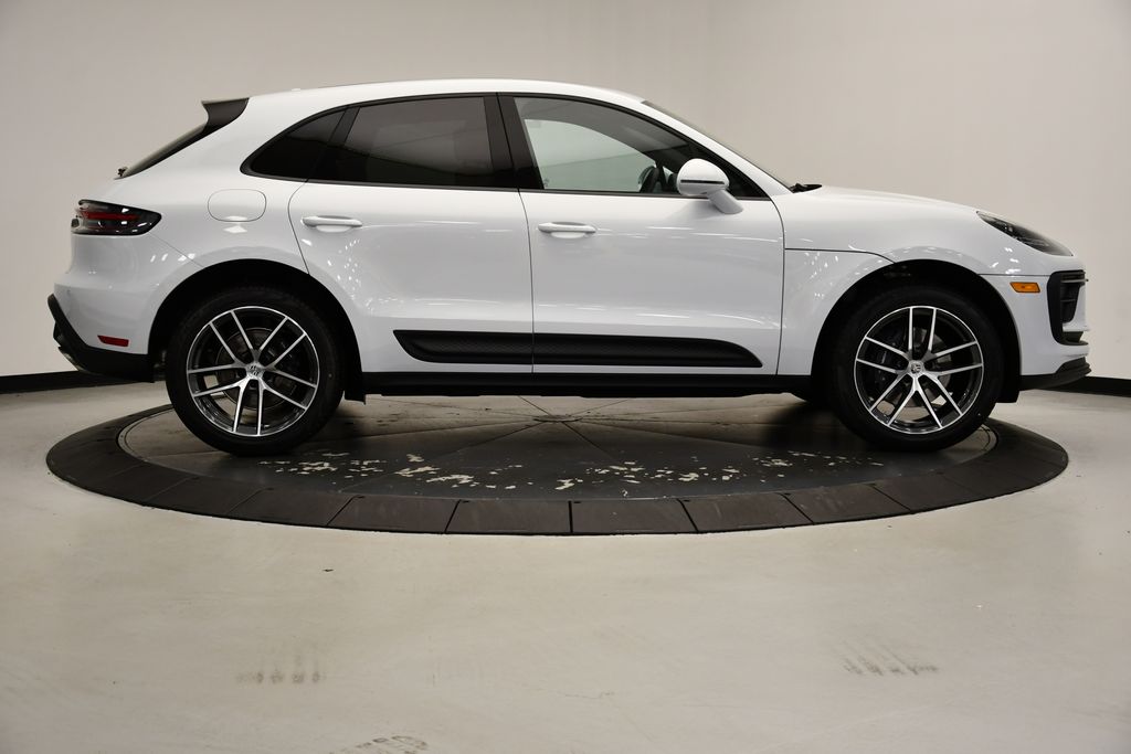 Thumbnail: 2025 Porsche Macan - 6