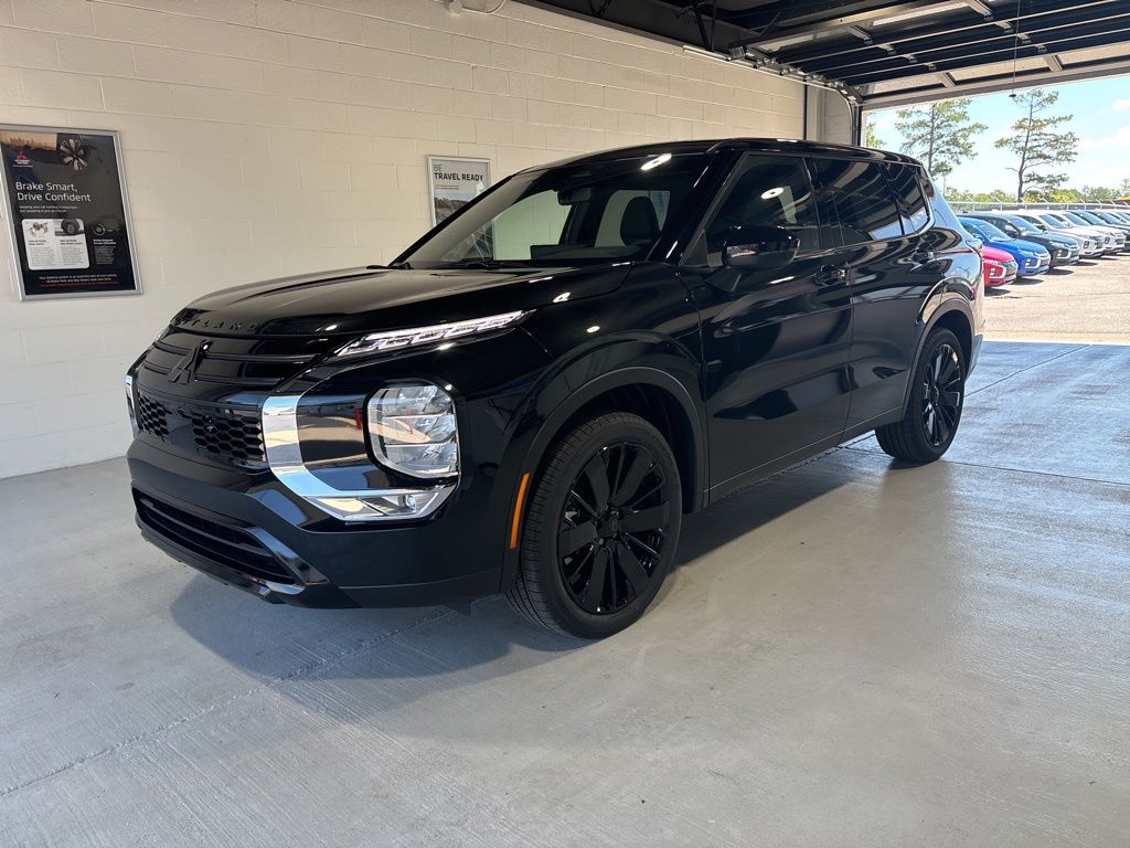 2026 Mitsubishi Outlander LE FWD's photo