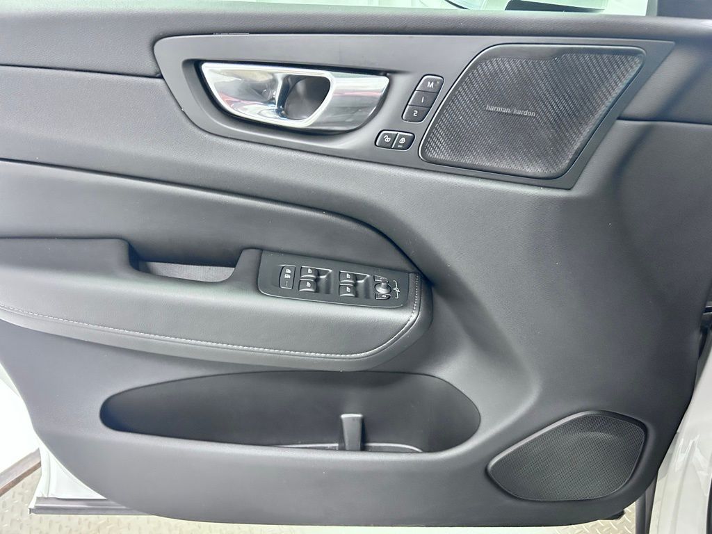 used 2022 Volvo XC60 Recharge Plug-In Hybrid car, priced at $30,991