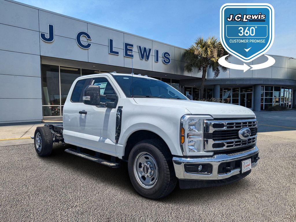 2025 Ford F-350 Super Duty XL