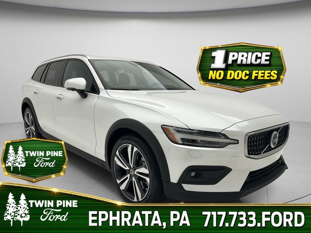 2025 Volvo V60 Cross Country B5 Plus AWD