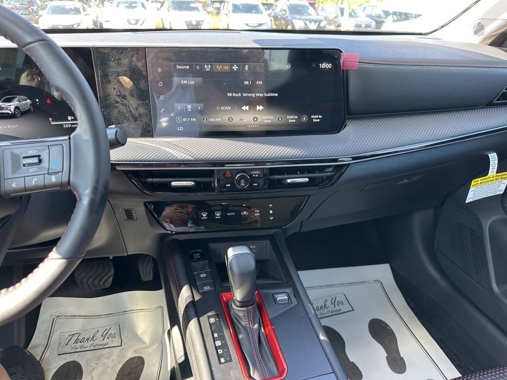 2025 Aspen White Tricoat Nissan Kicks SR FWD SUV