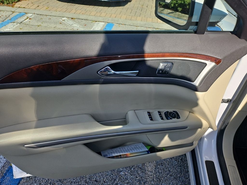 Used 2015 White Lincoln Base image 20