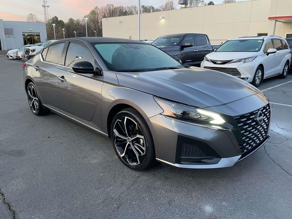 2025 Nissan Altima 2.5 SR FWD