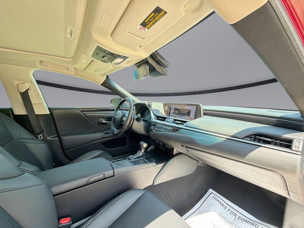 Thumbnail: 2019 Lexus ES - 15