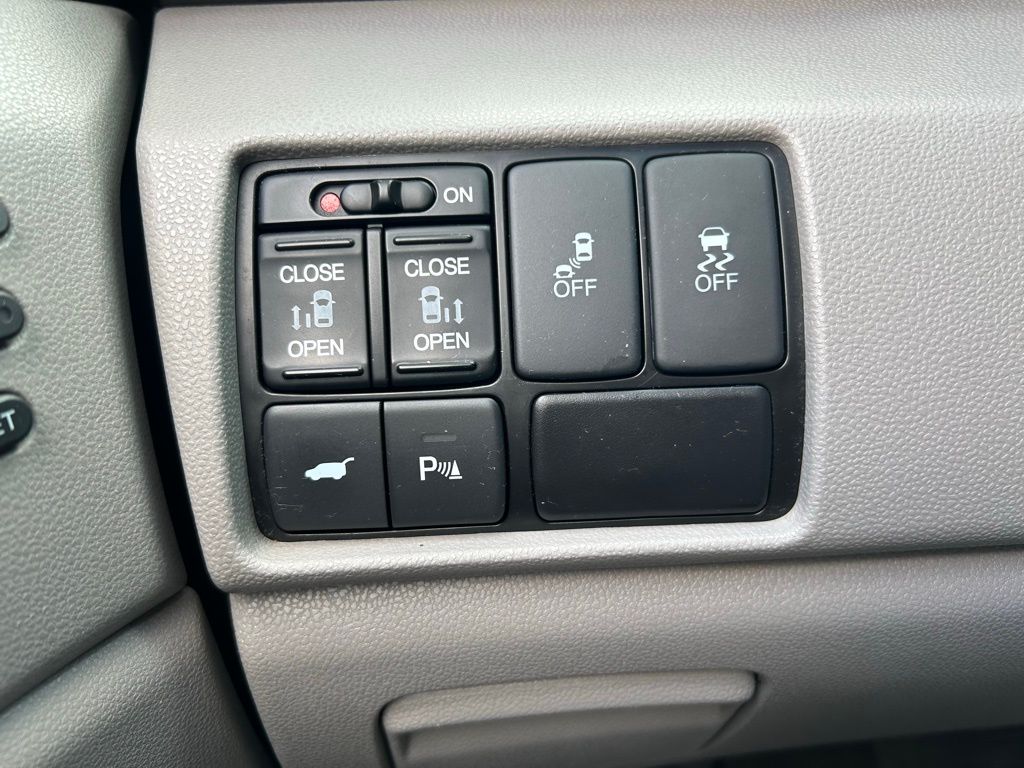 Thumbnail: 2012 Honda Odyssey - 14