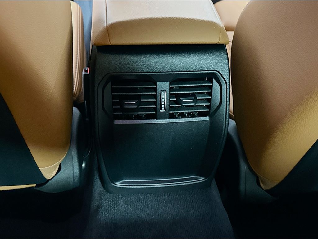 Thumbnail: 2025 BMW 4 Series - 26