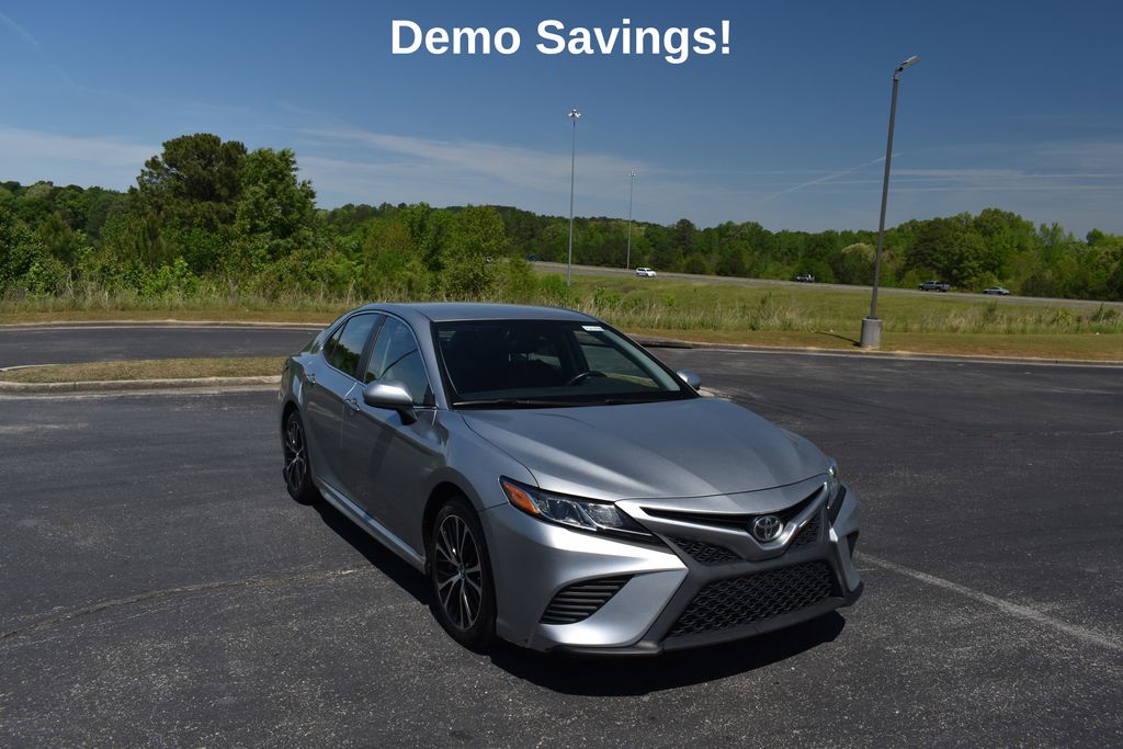 Celestial Silver Metallic 2018 Toyota Camry SE Sedan Front-Wheel Drive 8-Speed Automatic