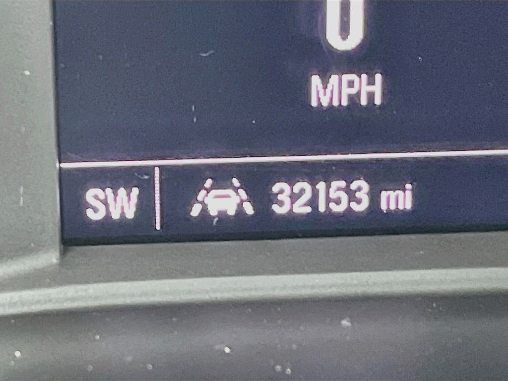 2023 Chevrolet Traverse LS - 11