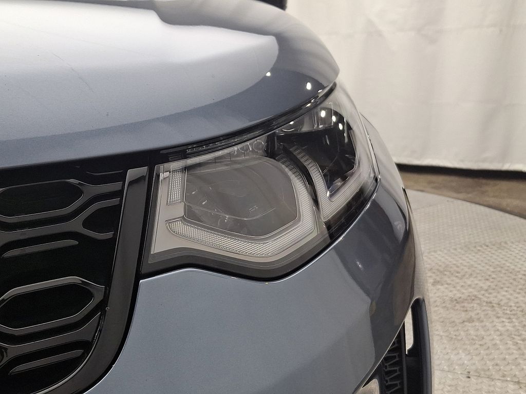 Thumbnail: 2020 Land Rover Discovery Sport - 9