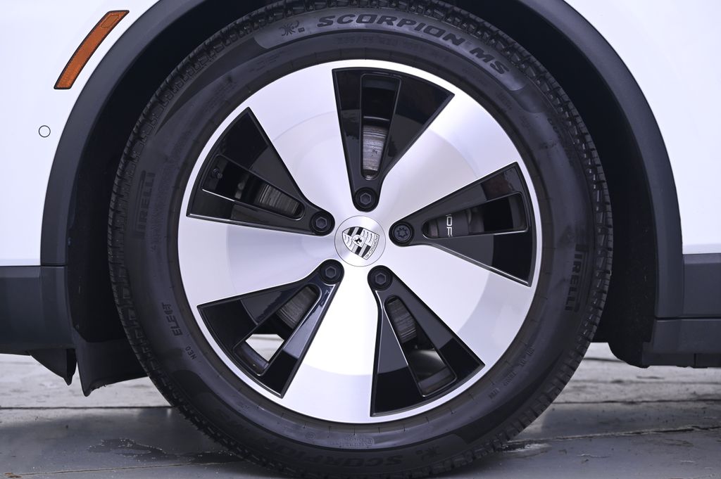 Thumbnail: 2024 Porsche Macan - 15