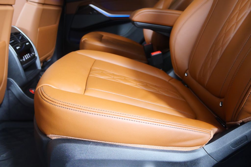 Thumbnail: 2026 BMW X7 - 15