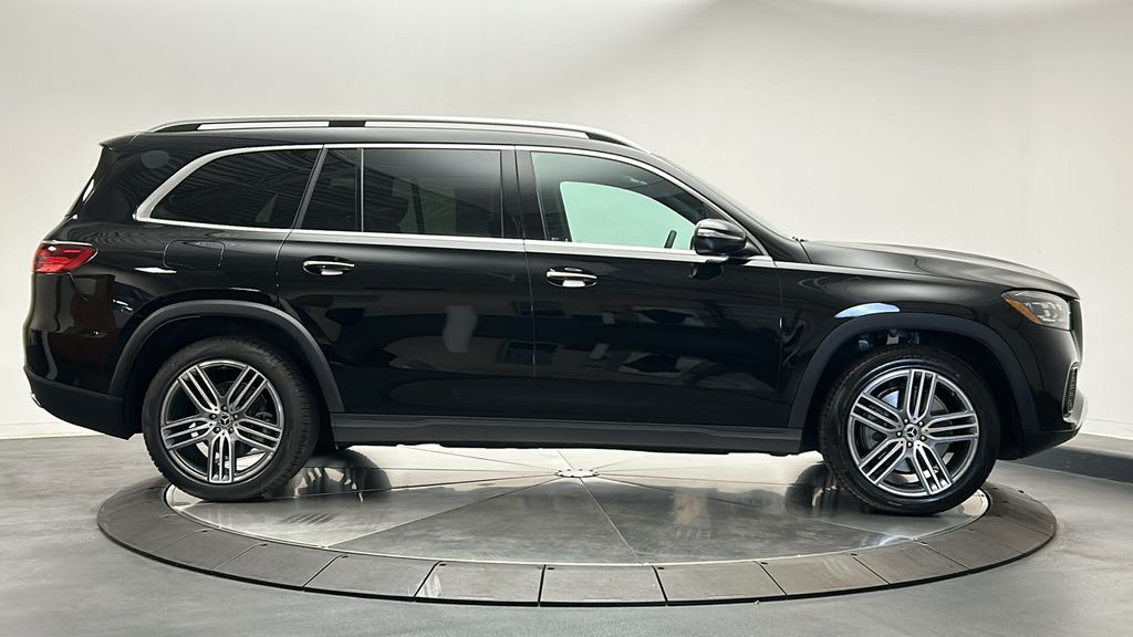 2025 Mercedes-Benz GLS 450 4MATIC 8