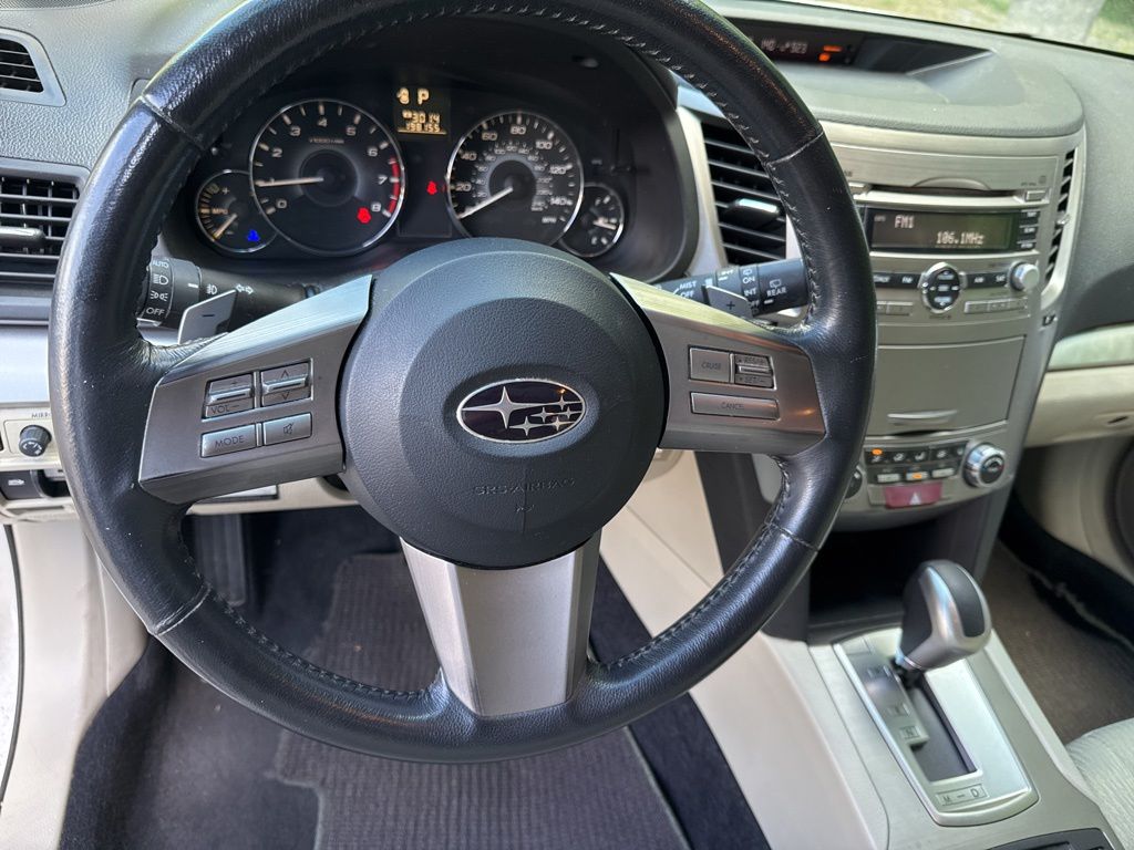 Used 2010 White Subaru 2.5i Premium image 14