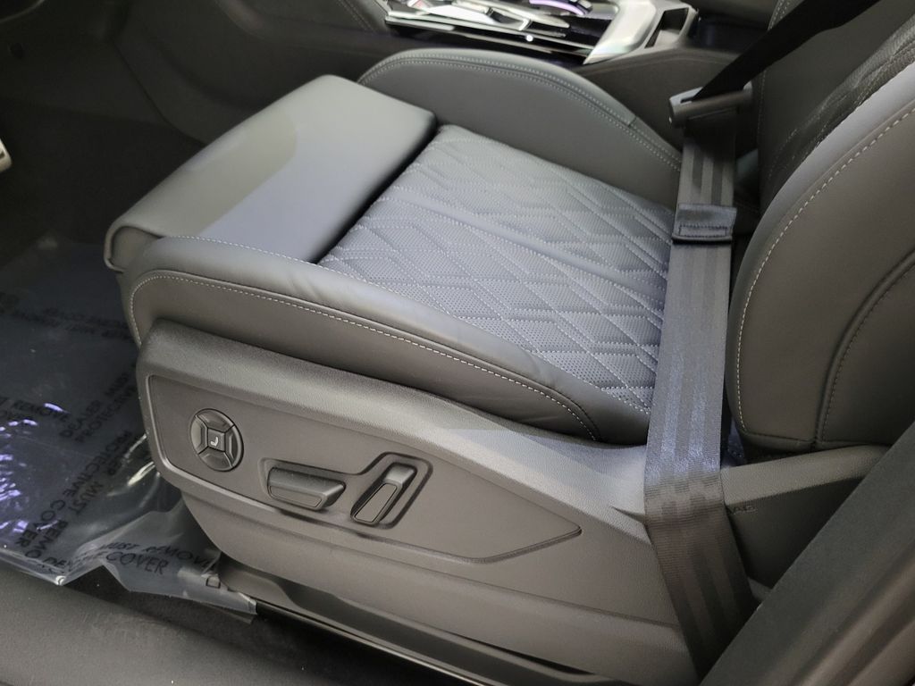 Thumbnail: 2026 Audi SQ5 - 25