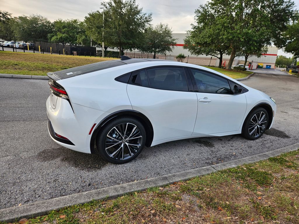 2025 Toyota Prius Limited 4