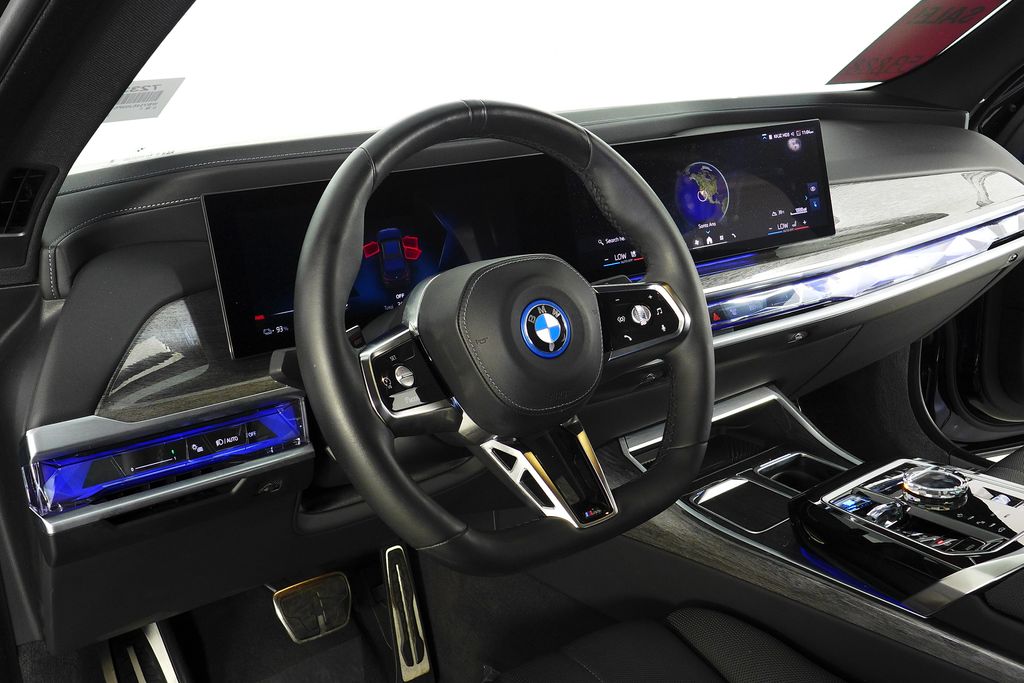 Thumbnail: 2023 BMW i7 - 30