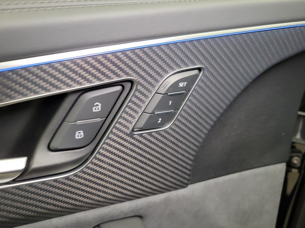 Thumbnail: 2026 Audi RS Q8 - 31