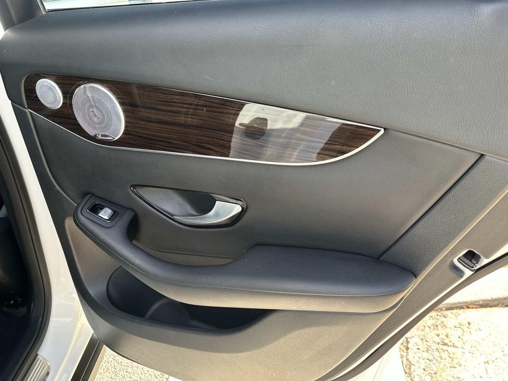 Thumbnail: 2016 Mercedes-Benz GLC - 22