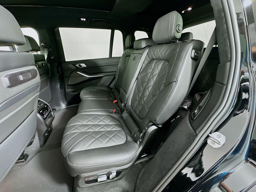 Thumbnail: 2026 BMW X7 - 17