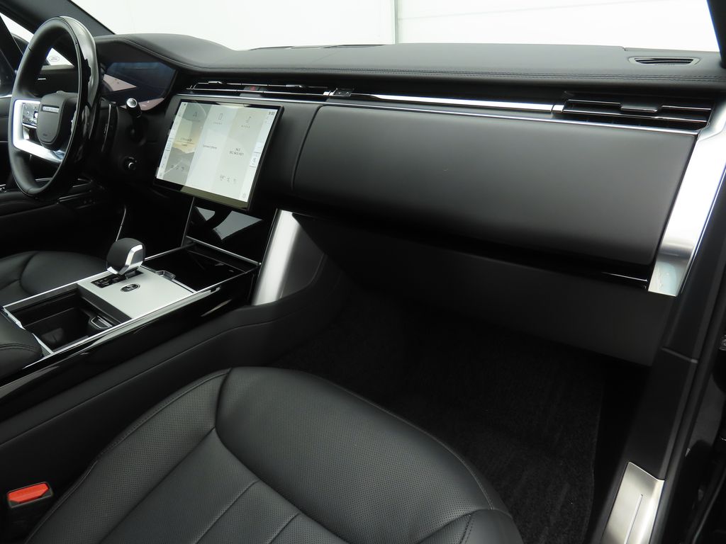 Thumbnail: 2025 Land Rover Range Rover - 17