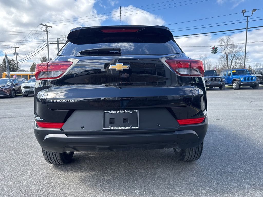 View vehicle photo 5