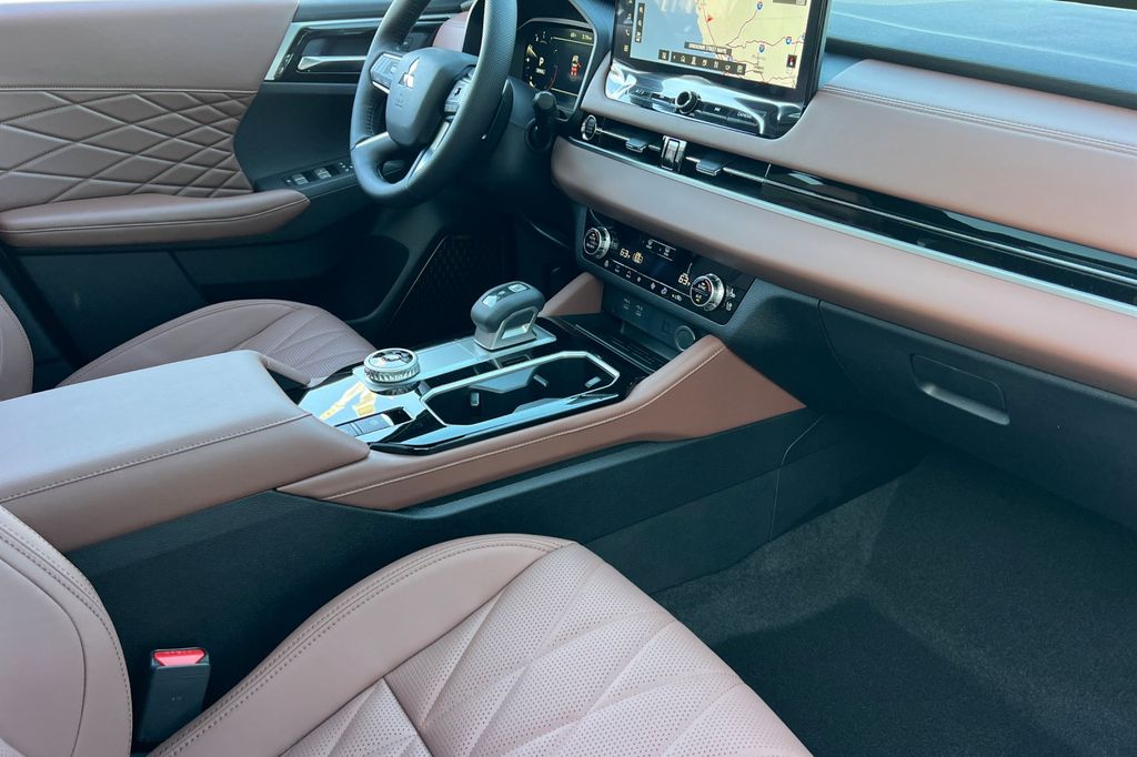 2026 Mitsubishi Outlander SEL - Photo 18