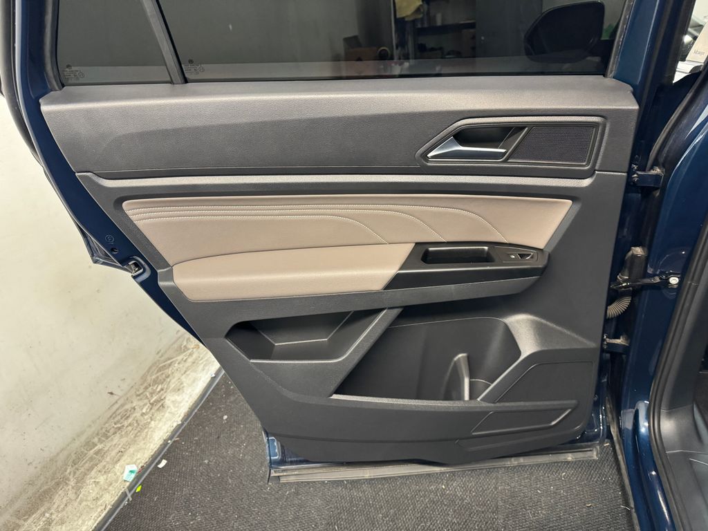 2021 Volkswagen Atlas Cross Sport 3.6L V6 SE w/Technology R-Line