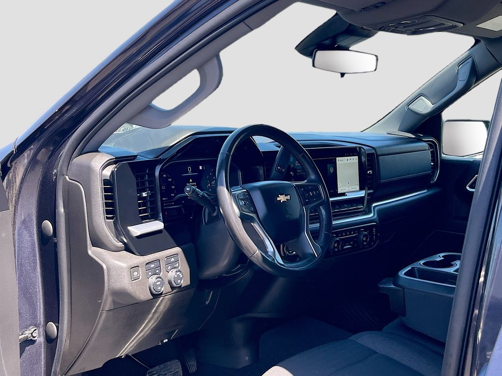 Used 2022 Gray Chevrolet LT image 9