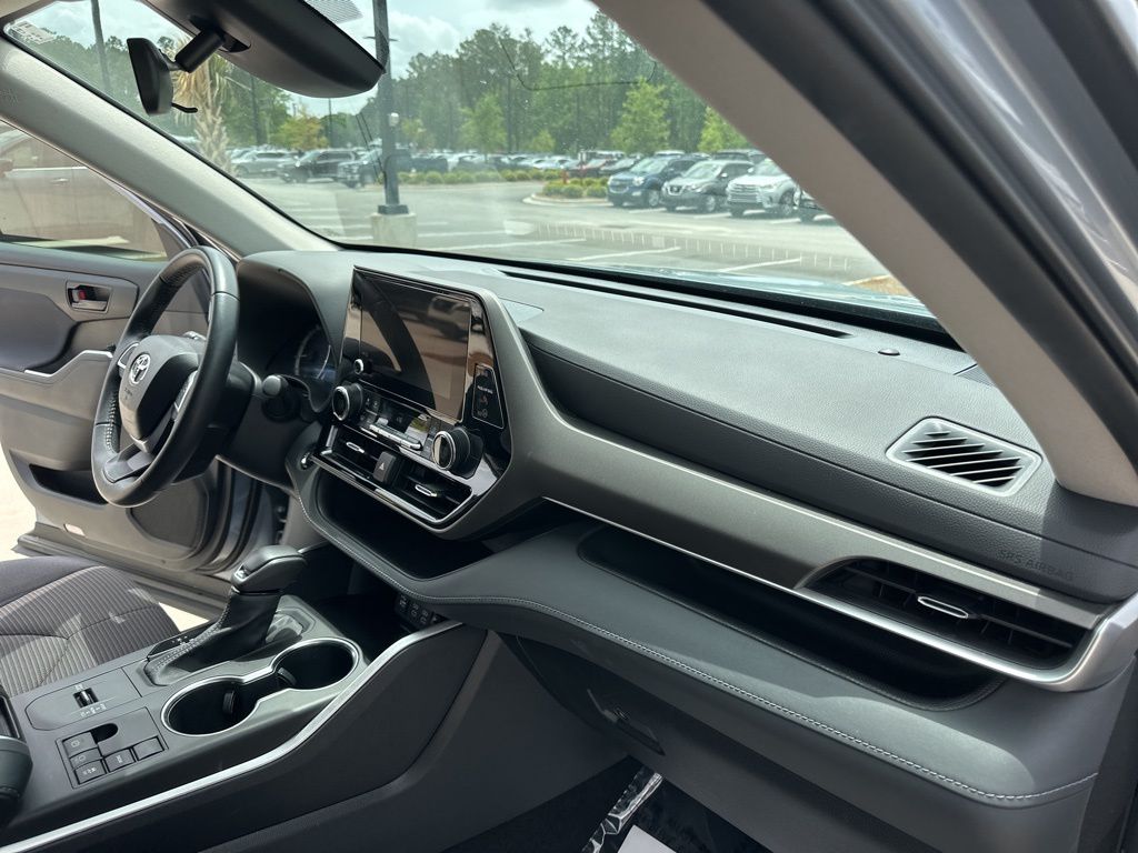 2023 Celestial Silver Metallic Toyota Highlander LE FWD SUV