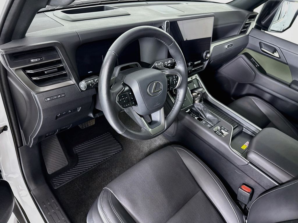 Thumbnail: 2024 Lexus GX - 9