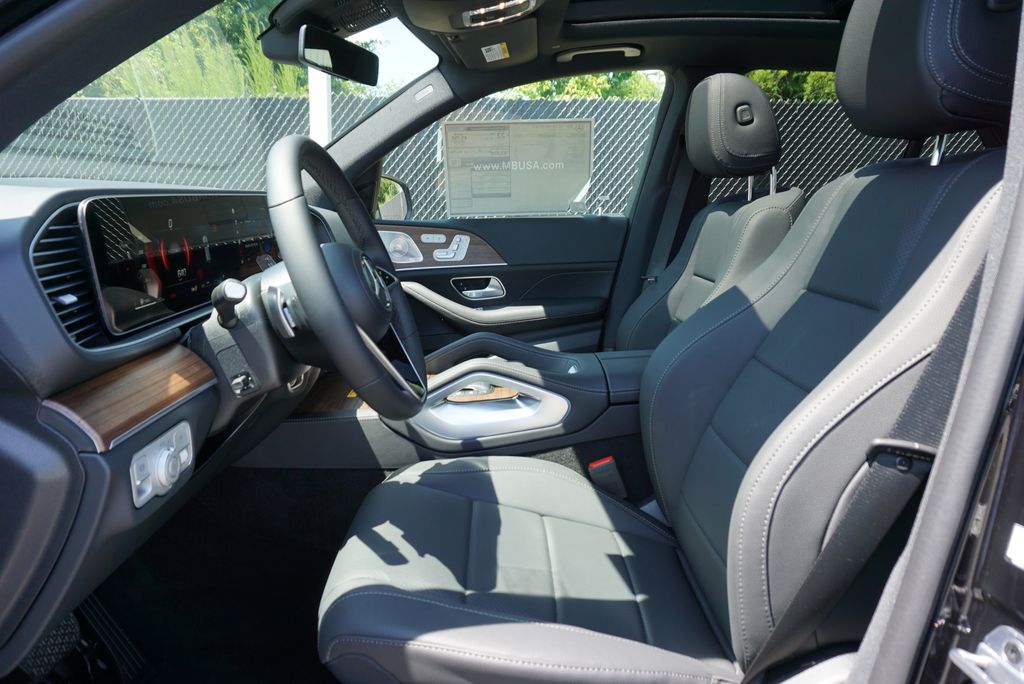 Thumbnail: 2026 Mercedes-Benz GLE - 25