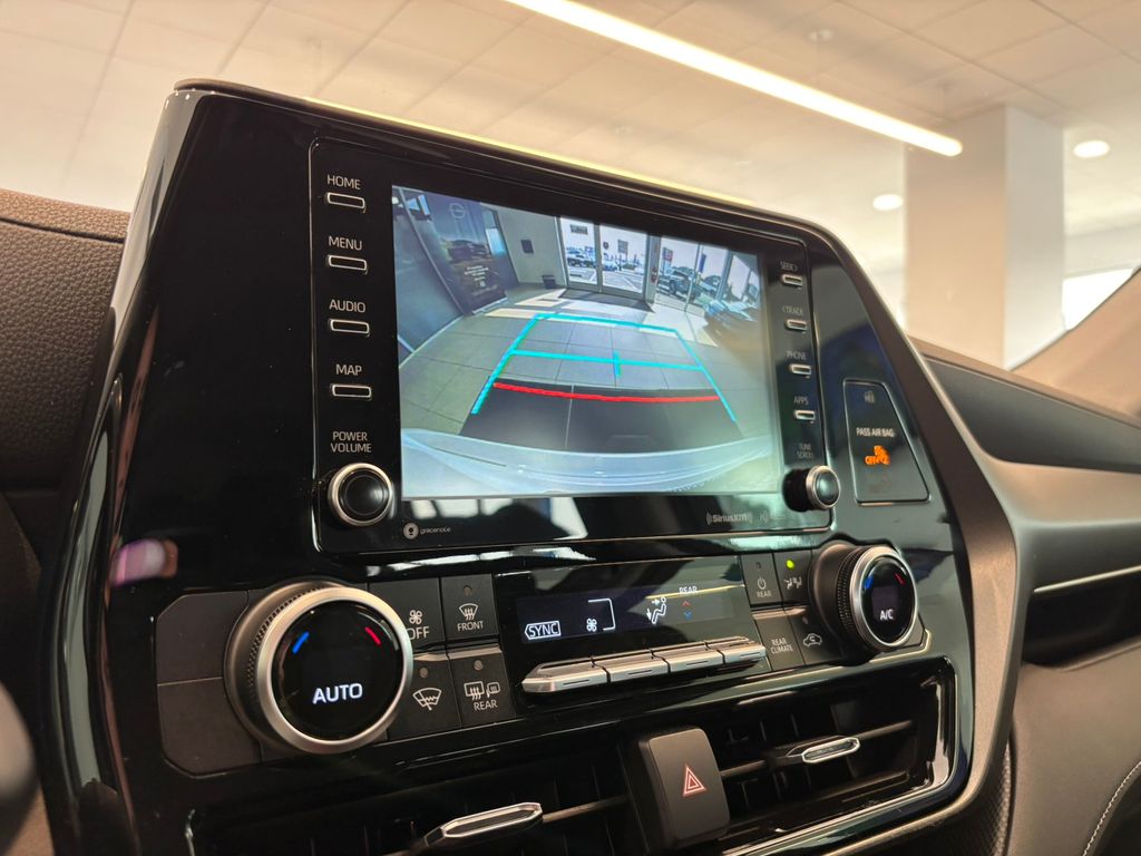 2021 Toyota Highlander Hybrid LE