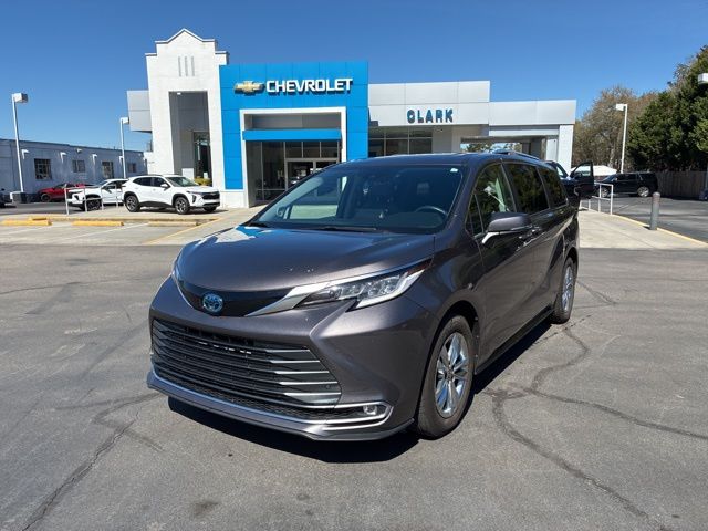 2022 Toyota Sienna Limited 7-Passenger FWD