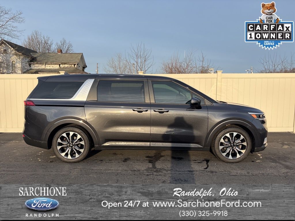 used 2023 Kia Carnival car, priced at $31,400