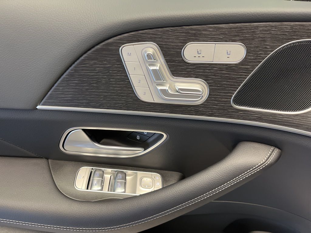 Thumbnail: 2026 Mercedes-Benz GLE - 12