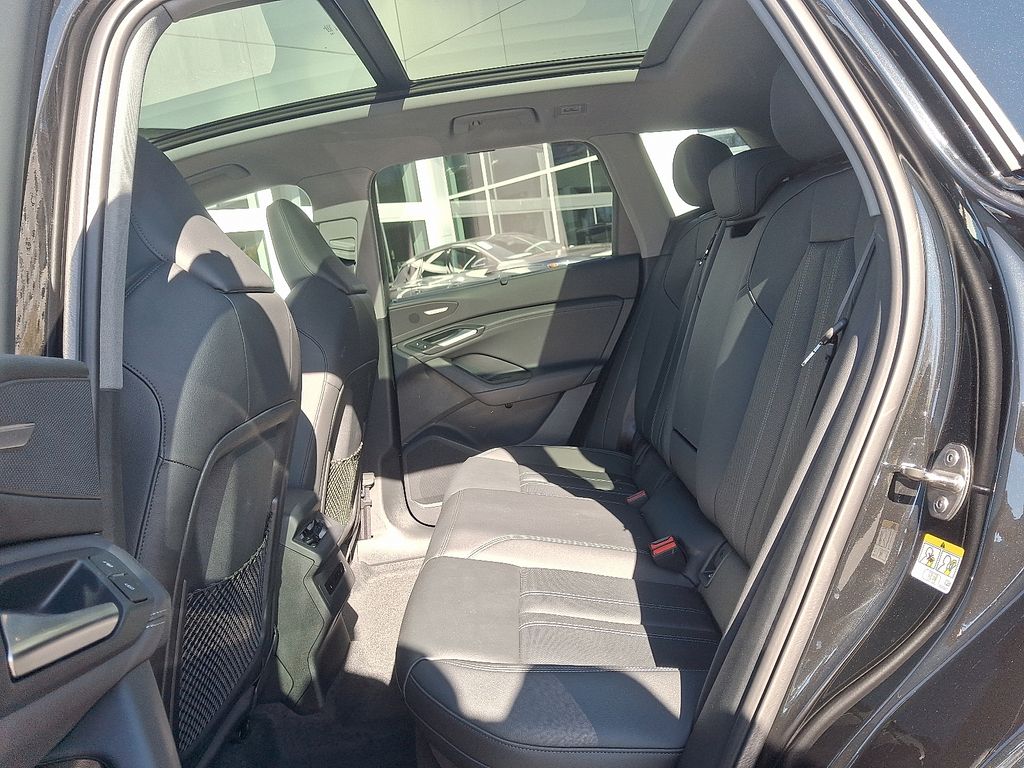 Thumbnail: 2025 Audi Q6 e-tron - 10